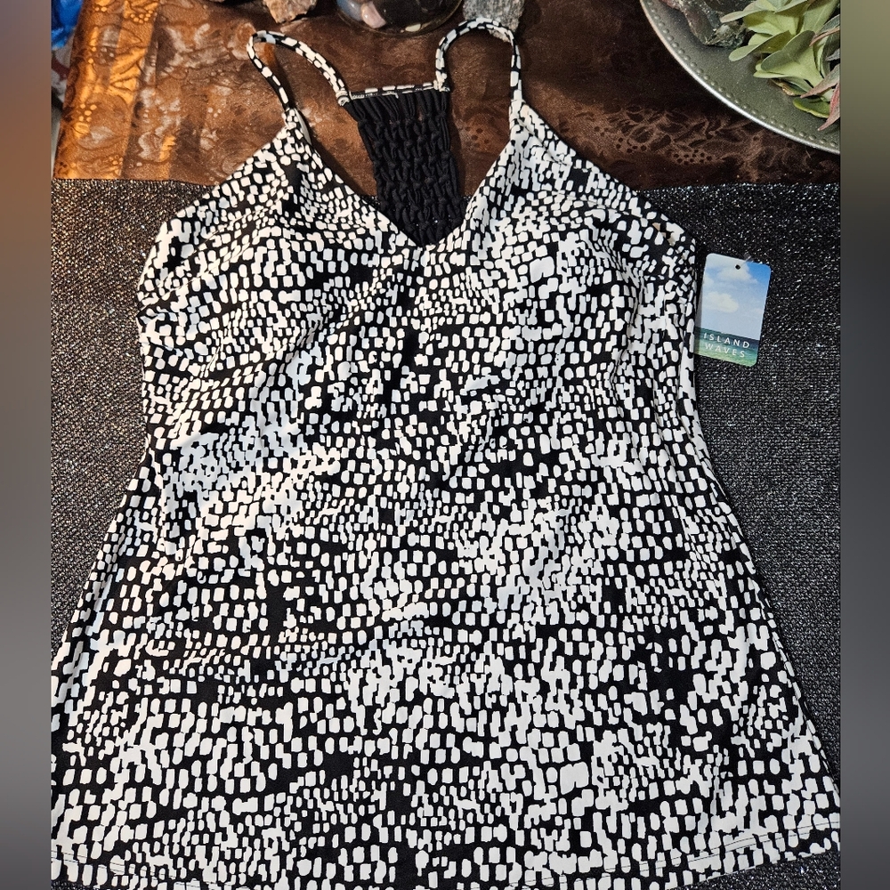 Island Waves Women's Black and White Patterned Swim (TOP ONLY) New W/Tags (12)